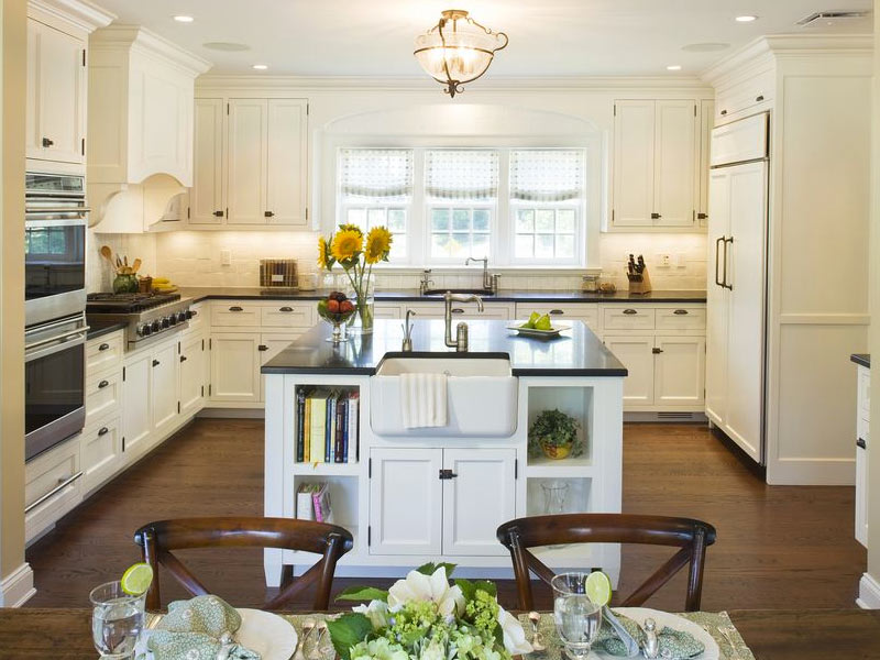 Traditional-Kitchen-Island-with-Farmhouse-Sink-Zivkovic-Connolly-Architects