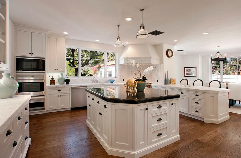 Traditional-White-Kitchen-BlogKitchens