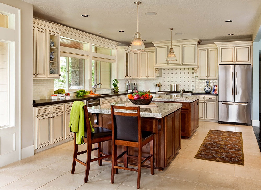 Traditional-Kitchen-in-Cream-Blackstone-Edge-Studios