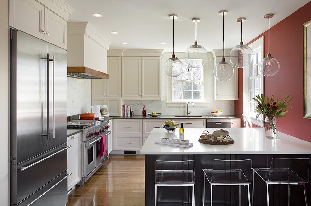 Transitional-Kitchen-with-Modern-Lighting-Feinmann