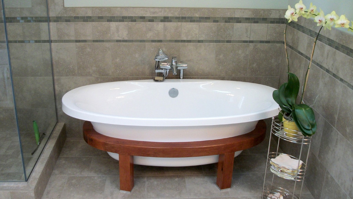 freestanding-bathtub-with-base-Rose-Construction-Inc