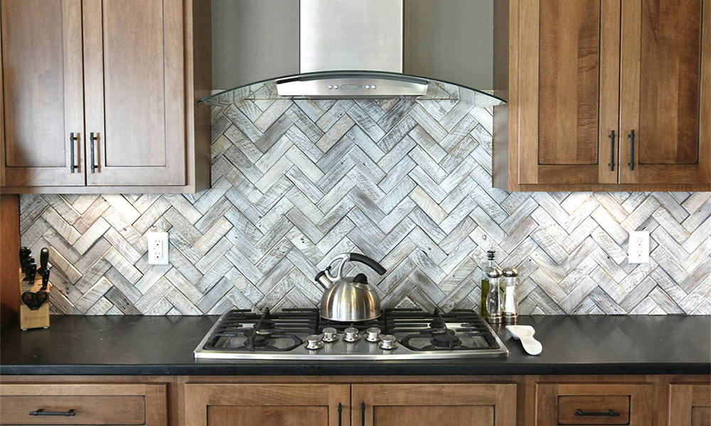 14 Kitchens With Herringbone Tile Backsplashes