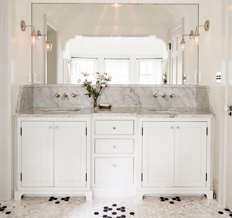 Vintage-Bathroom-Vanity-with-Granite-Counter-and-Backsplash-Jessica-Helgerson-Interior-Design