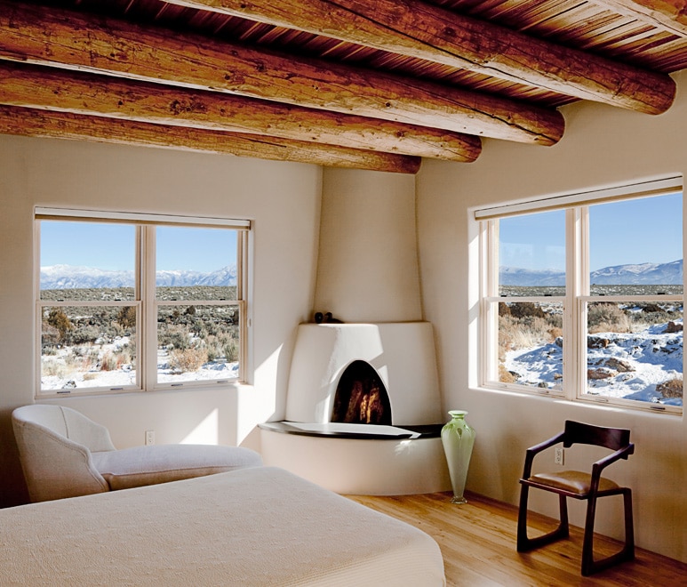 adobe-corner-fireplace-taos-wood-beams-nick-noyes-architecture