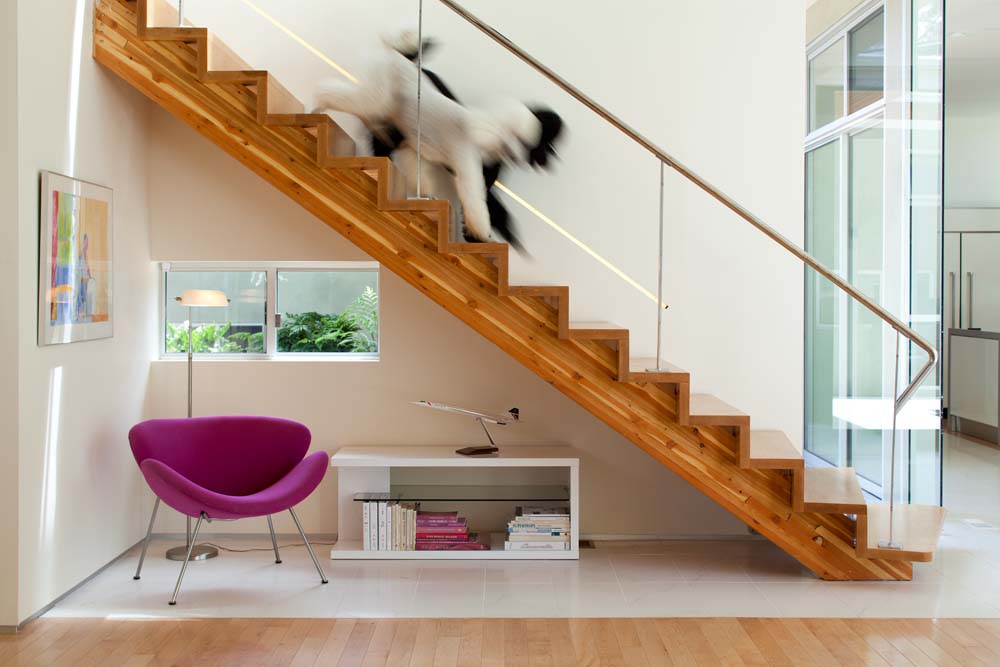 modern-stairs-plexiglass-railing-casabrava-heather-johnston-architect